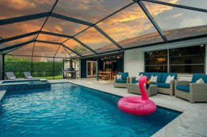 Pink Palm Villa Heated Salt Pool 5 min to beach